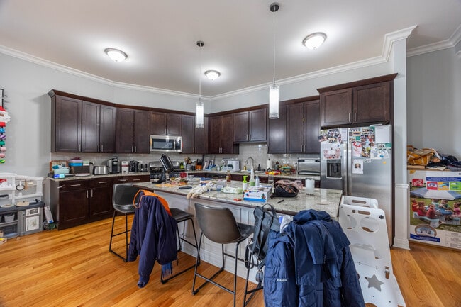 Foto del edificio - 520 N Western Ave