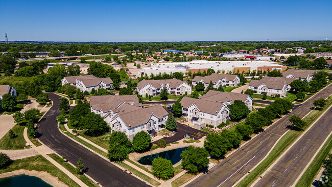 Building Photo - Hickory Pointe