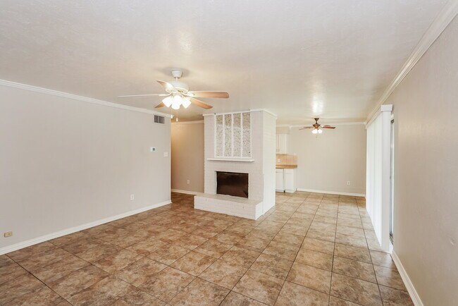 Building Photo - 3502 Chesapeake Dr