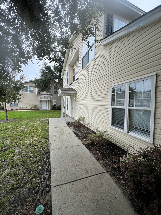 Foto del edificio - 114 Grand Oaks Dr