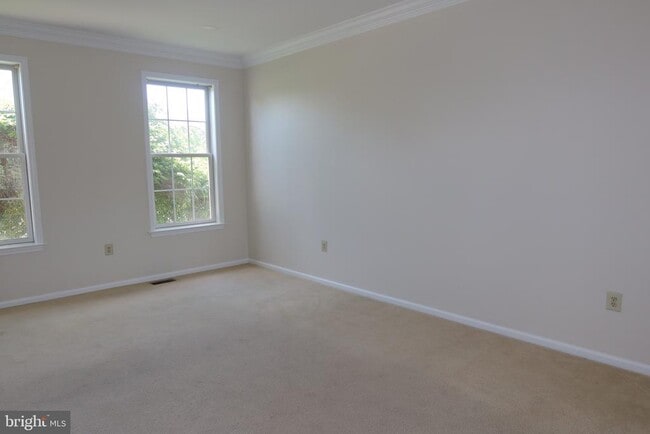 Building Photo - 1631 W Thistle Dr