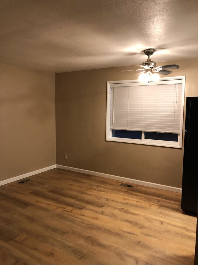 Foto del edificio - Nicely Remodeled 2 Bedroom 1 bath in NW Corvallis W/Storage Shed