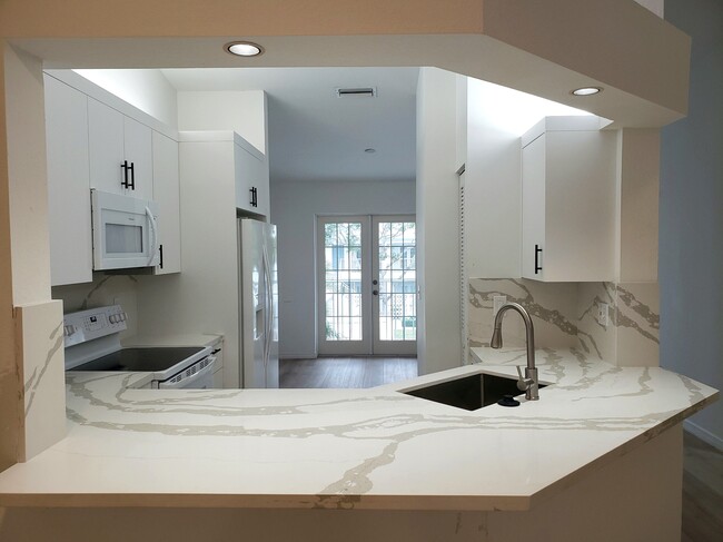 Building Photo - 859 Tanbark Dr