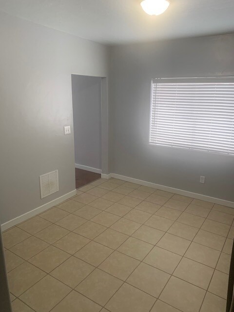 Building Photo - 579 W 100 S