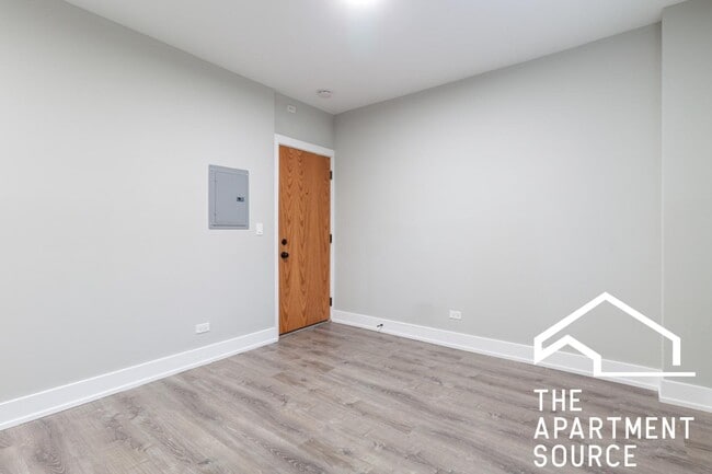 Building Photo - 505 W Belmont Ave