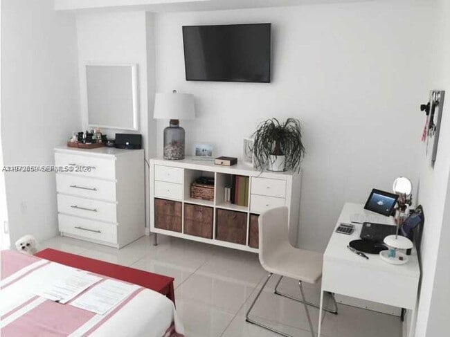 Building Photo - 1111 SW 1st Ave