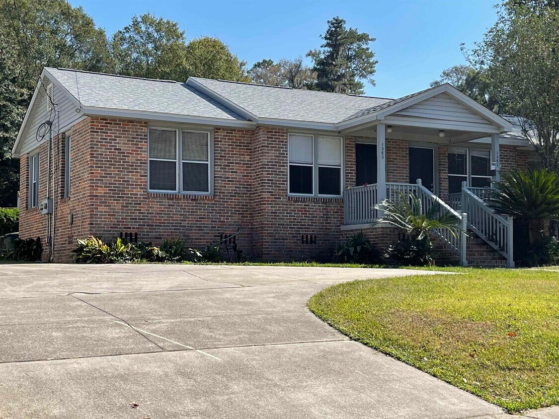 Primary Photo - 1351 Colonial Dr