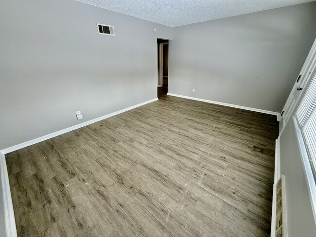 Building Photo - 5635 College Ave