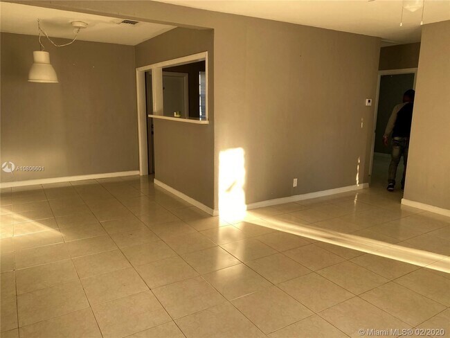 Foto del edificio - 1420 NW 2nd Ave
