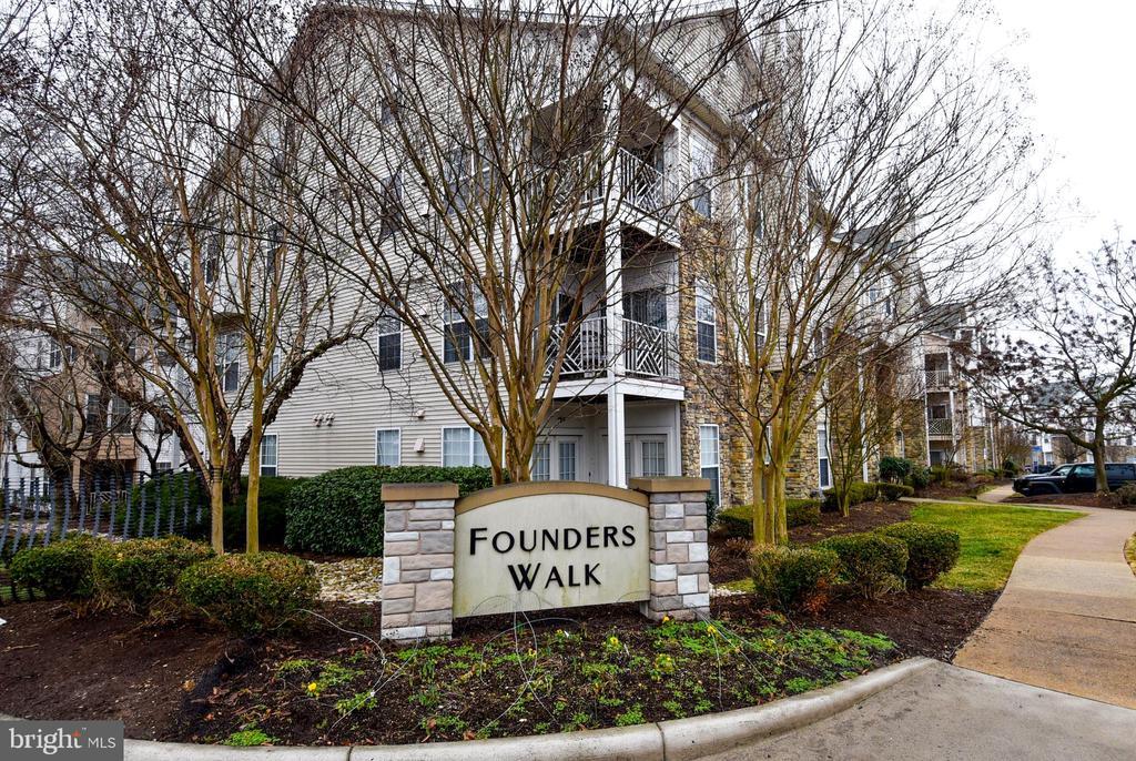 Primary Photo - 5901 Founders Hill Dr