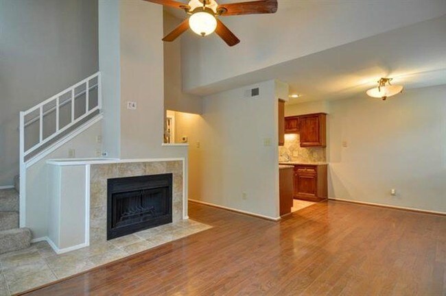 Foto del edificio - 5721 Cedar Creek Dr