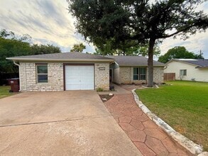 Building Photo - 2631 Oak Meadow Dr