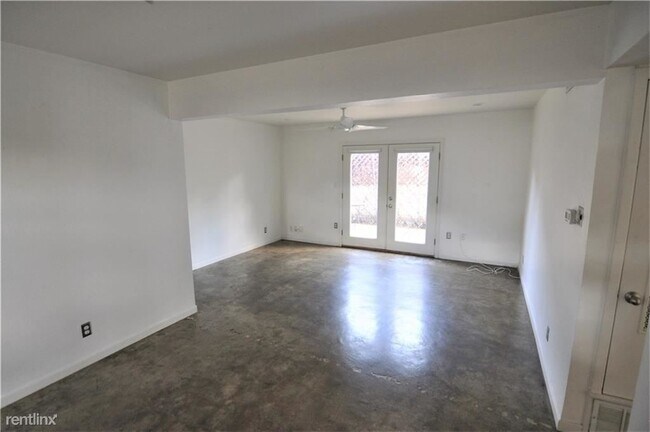 Foto del edificio - 2 br, 1 bath Condo - 1909 Leona St Apt 101