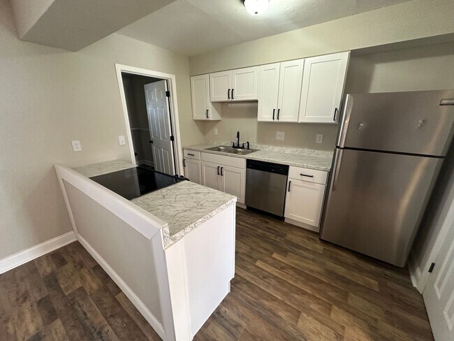 Foto del edificio - 3 Bed Large Townhome in West Ashley!