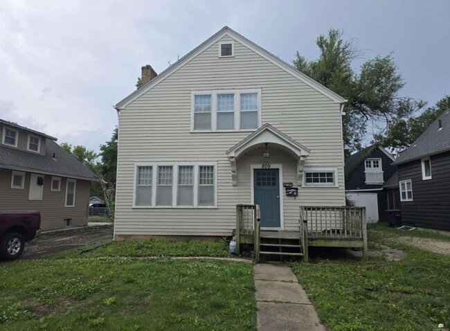 Building Photo - 809 Bertrand St