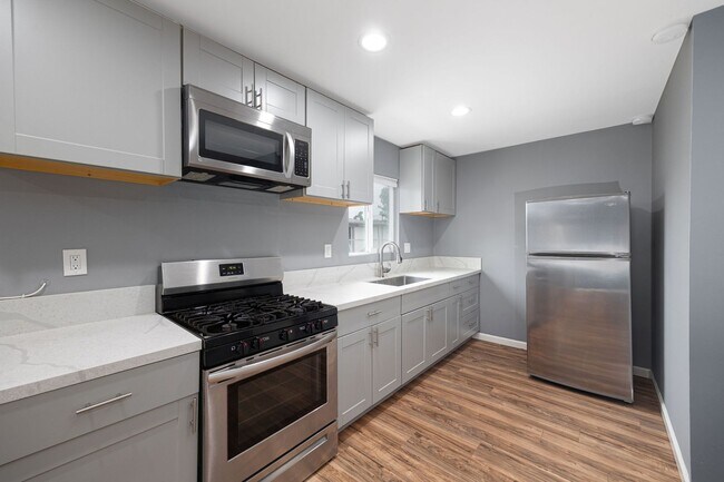 Foto del edificio - Recently Renovated 2 Bedroom Home with All...
