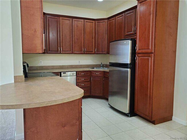 Building Photo - 25 Sarah Ct