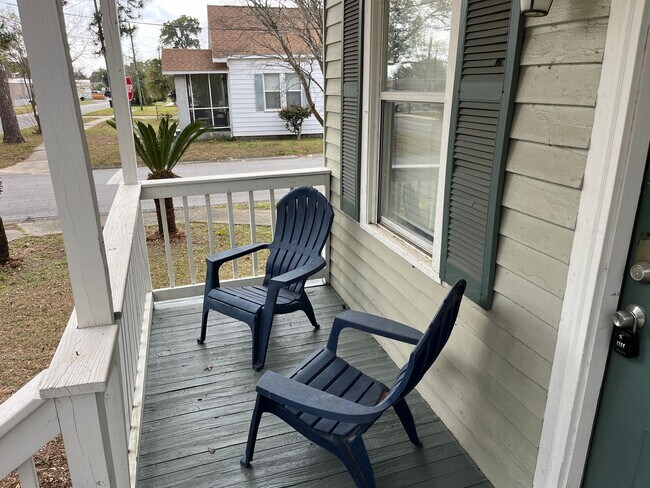 Building Photo - Furnished Downtown Mid Term Rental near East Hill