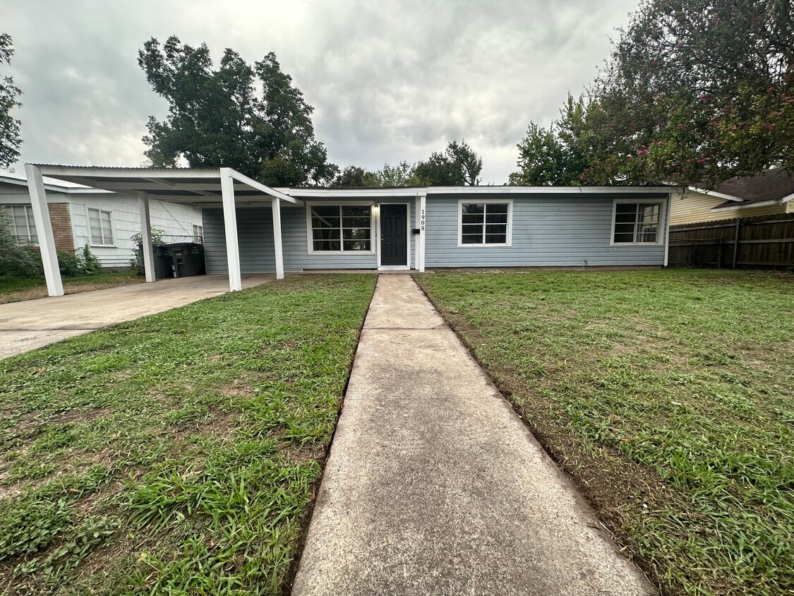 1908 E Mimosa Ave, Victoria, TX 77901 House Rental in Victoria, TX