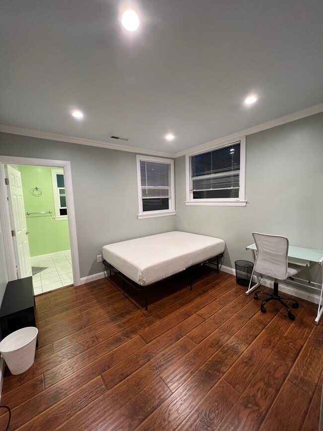 Building Photo - 825 Geneva Ave