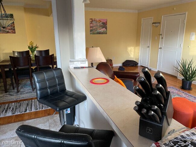 Foto del edificio - 2 br, 1 bath Condo - 25835 Woodward Ave