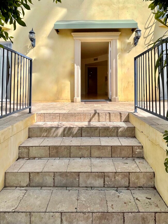 Entry - 11730 Mayfield Ave