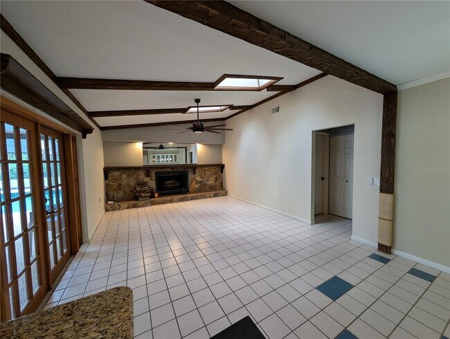 Building Photo - 1117 Lakemont Dr