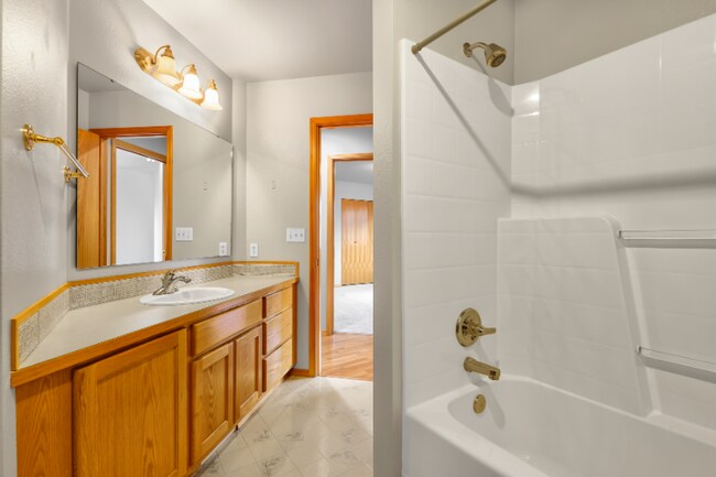 Foto del edificio - 9309 45th Dr NE