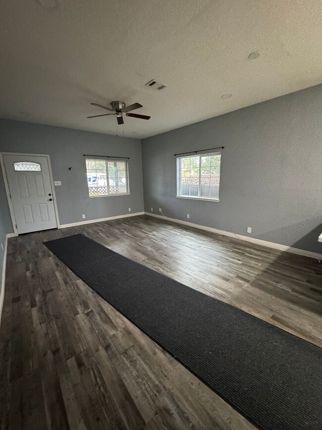 Foto del edificio - 3 bed /2 ba house - Olivehurst