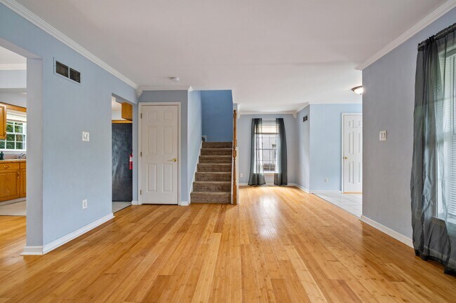 Building Photo - 422 Nicholson Rd