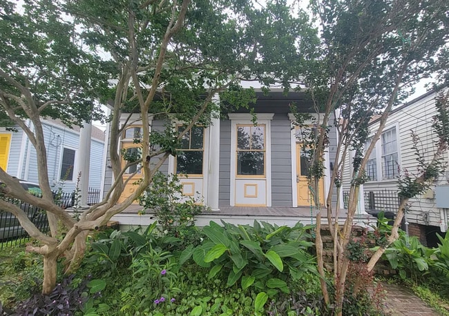 Building Photo - 428 Elmira Ave