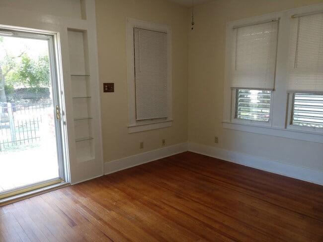 Building Photo - 5006 Bernardo De Galvez Ave