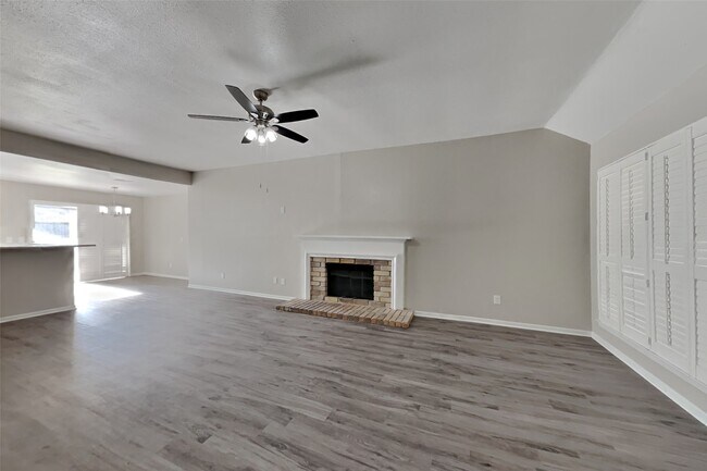Foto del edificio - 5306 Hazel Grove Dr