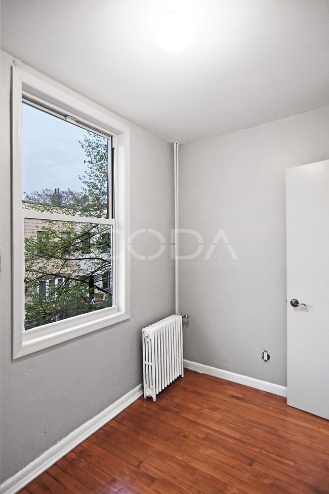 Foto del edificio - 184 Norman Ave