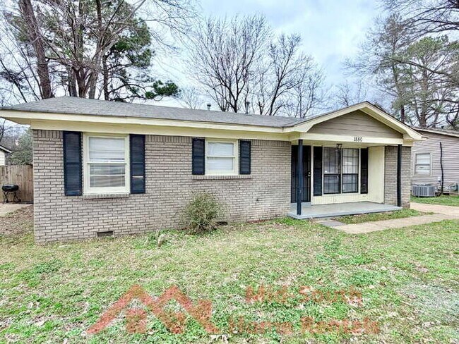 Building Photo - 1880 Willow Wood Ave