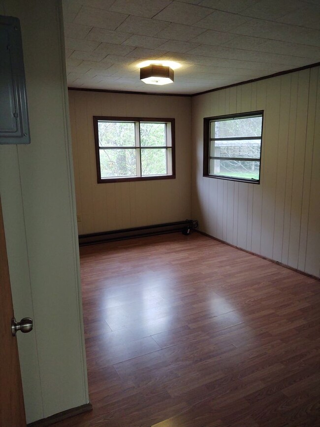 Building Photo - Newly Remodeled 3 Bedroom 2 Bath House for...