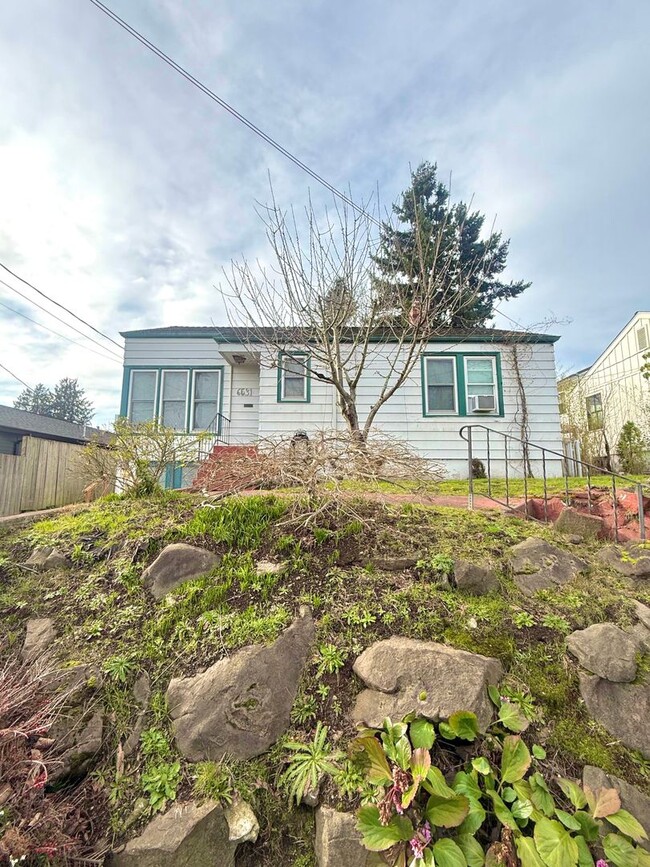 Building Photo - 6531 Division Ave NW