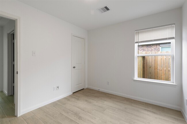 Foto del edificio - 8115 Vacek Meadows Loop