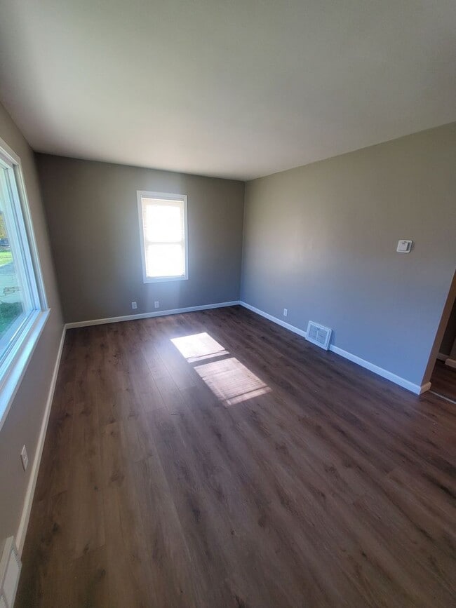 Building Photo - 2 Bedroom Single Family