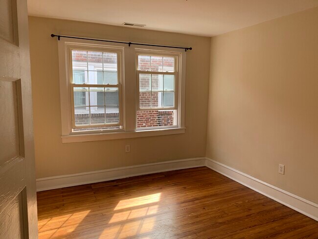 Foto del edificio - 39 Cricket Ave