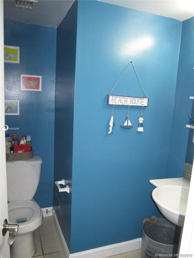 Foto del edificio - 2935 NE 163rd St
