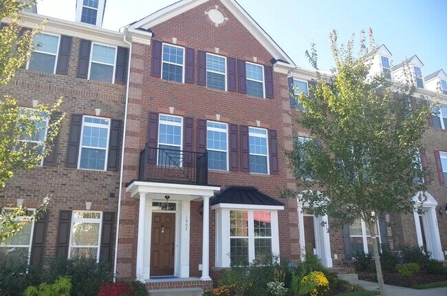 Building Photo - 1903 Old Brick Rd, Glen Allen, VA 23060