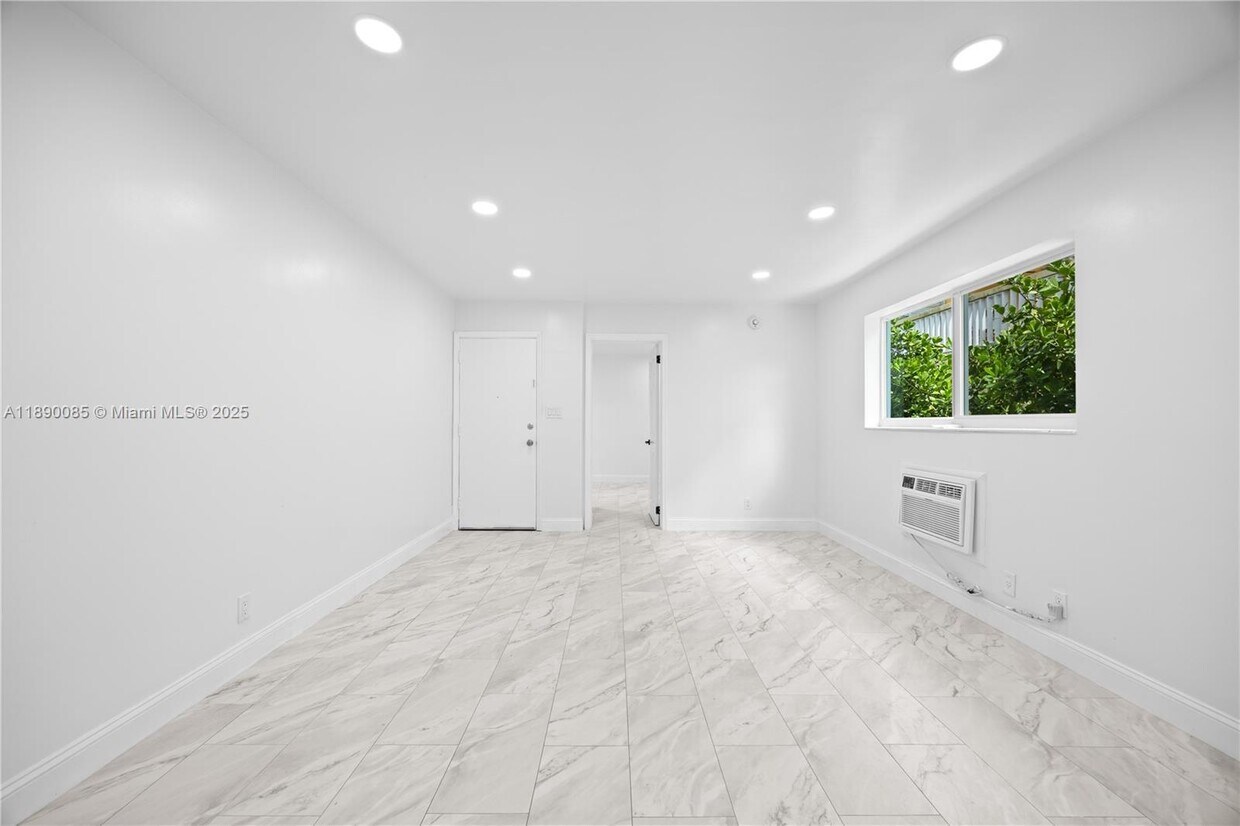 Foto principal - 411 SE 3rd Ave