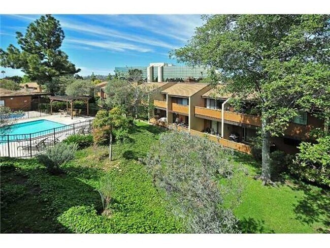 Foto del edificio - 2 Bedroom-2 Bathroom Single Story Condo; 2...