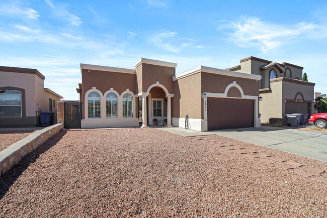 Building Photo - 2037 Shreya St