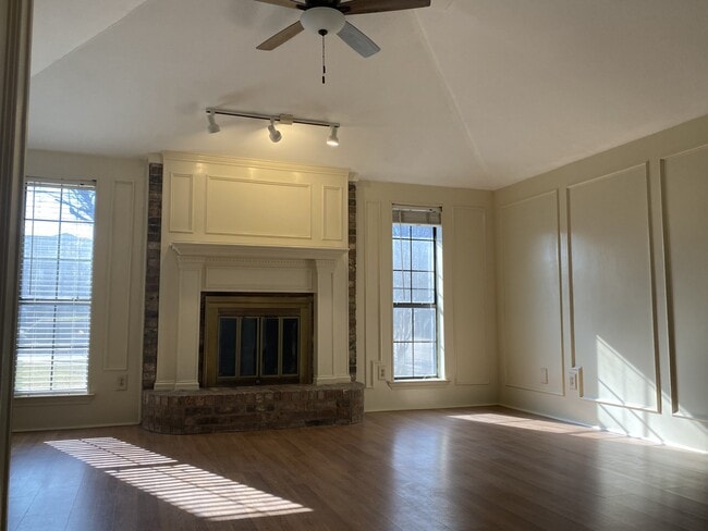 Building Photo - 1220 N Slope