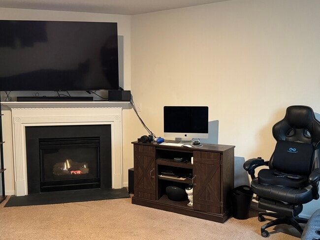 Building Photo - 3955 Damask Dr