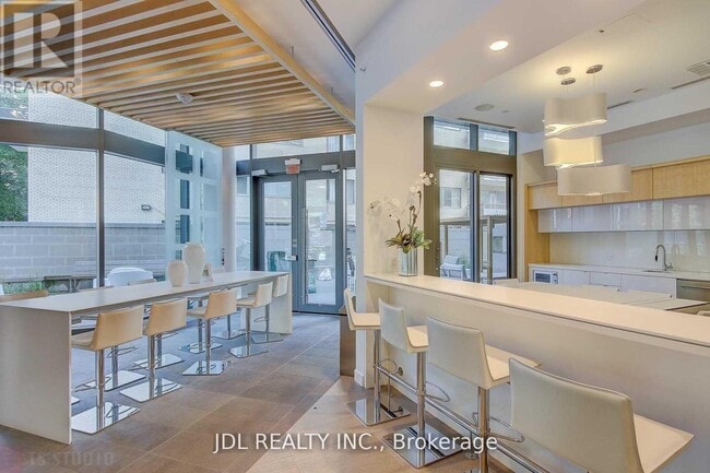 Building Photo - 45 Charles St E