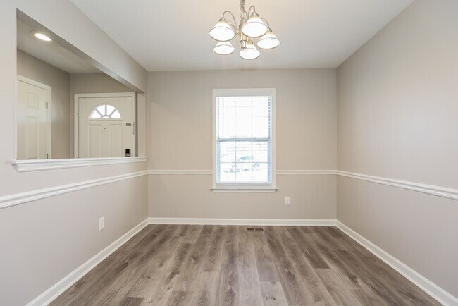 Building Photo - 805 Park Ct S