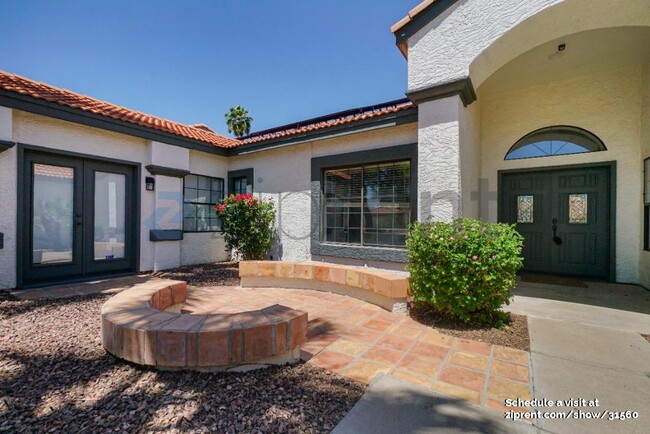 Building Photo - 5636 E Paradise Ln